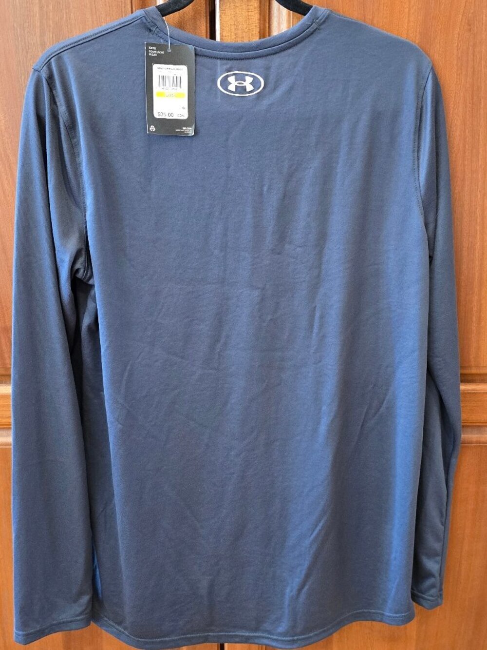 NWT Under Armour long sleeve athletic wear small mens